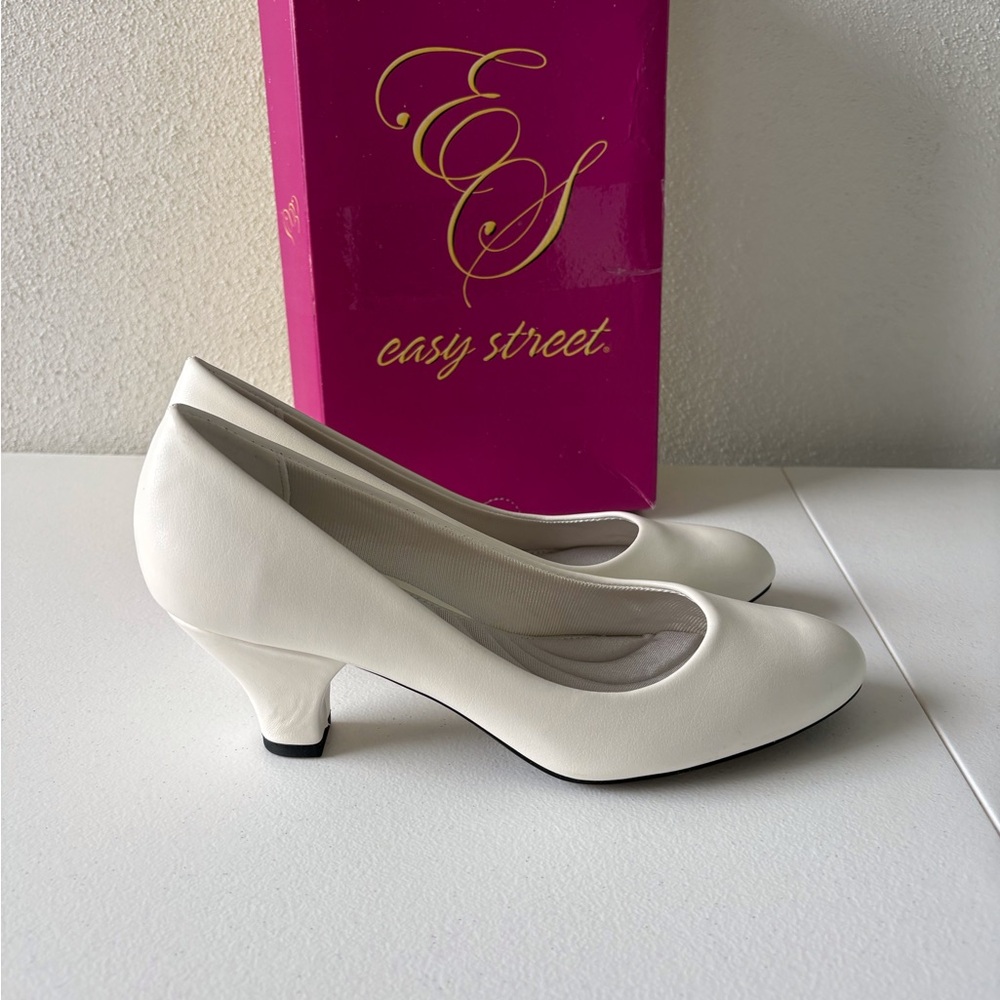 Easy Street Size 8 White Round Toe Pumps Easter Career Office Spring Summer NWIB - Picture 4 of 13